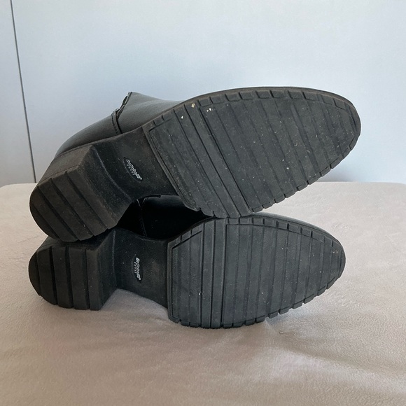 Pre-loved Dr. Scholl’s Women's London Block Heel Bootie in Black - Picture 4 of 8